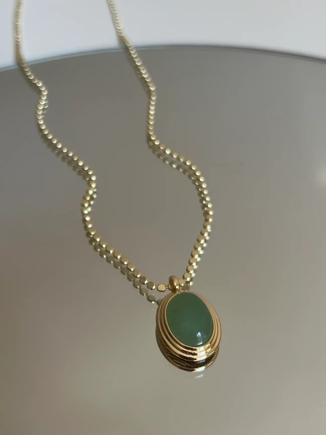 Gold Sıralı Yuvarlak Zincirli Yeşil Mineli Kolye