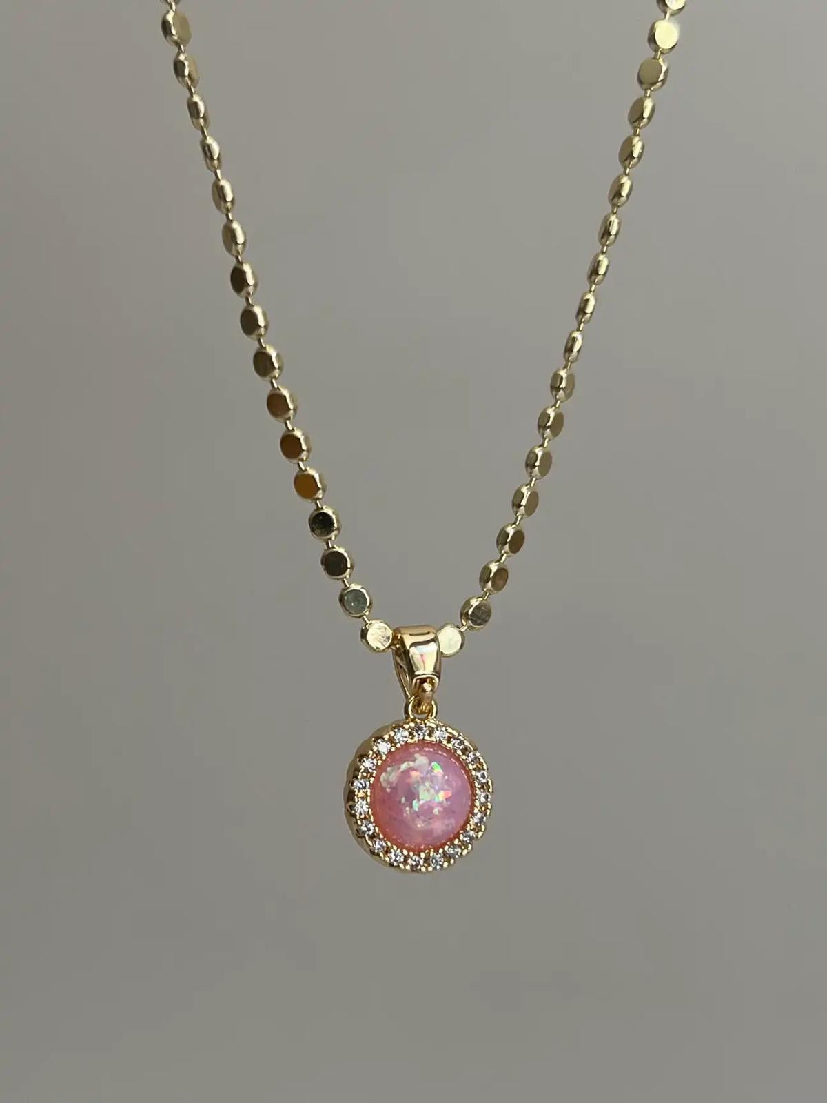 Gold Sıralı Yuvarlak Zincirli Minik Pembe Mineli Etrafı Taşlı  Kolye