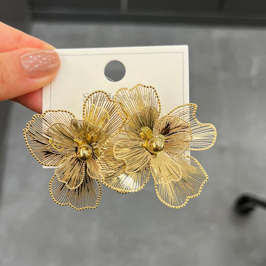 Gold Çiçek Küpe