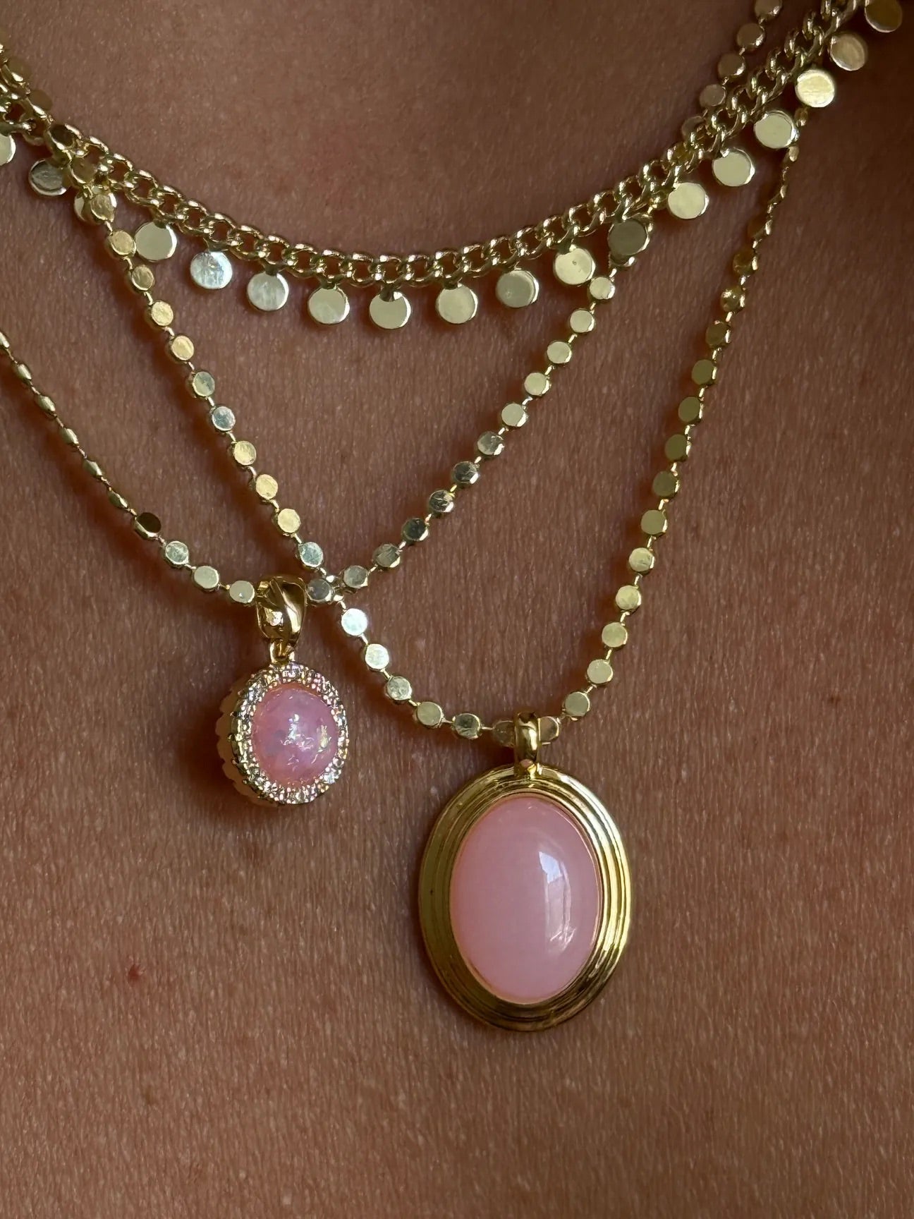 Gold Sıralı Yuvarlak Zincirli Pembe Mineli Kolye