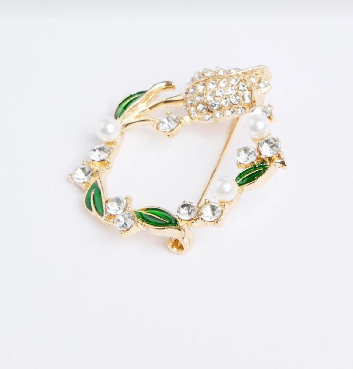 Yeşil Çiçek Figürlü Inci ve Taş Detaylı Broş