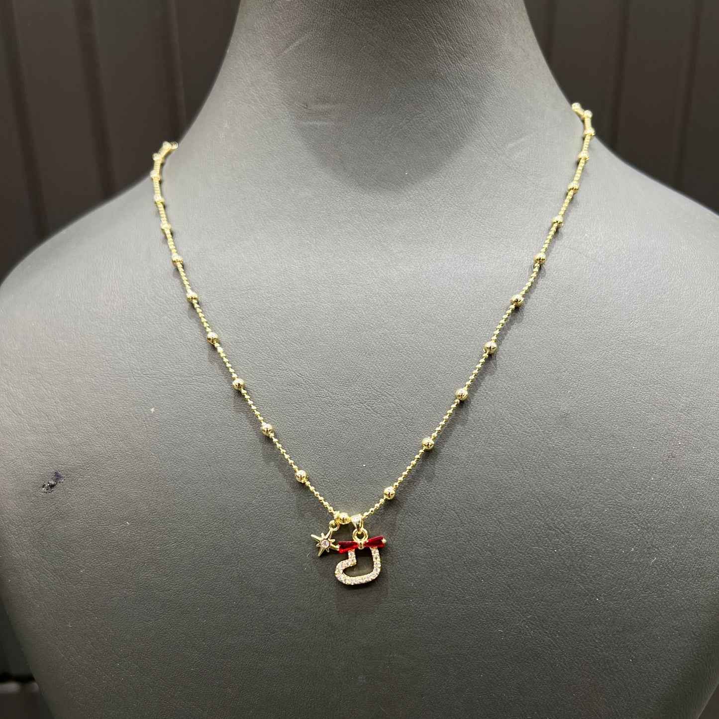 Kalp & Yıldız & Kurdele Figürlü Dorika Kolye