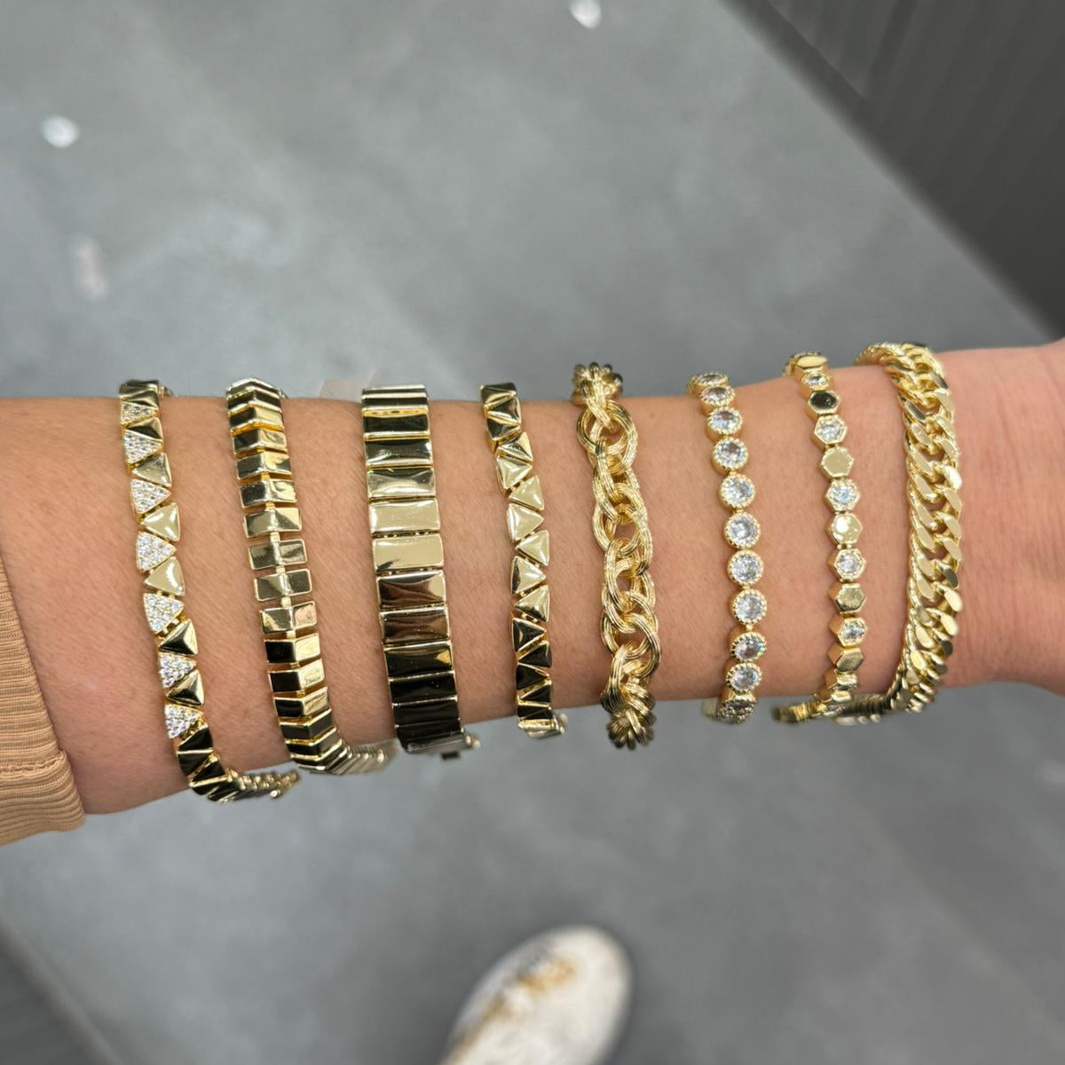 14 Ayar Altın Rengi Kalın Bileklik