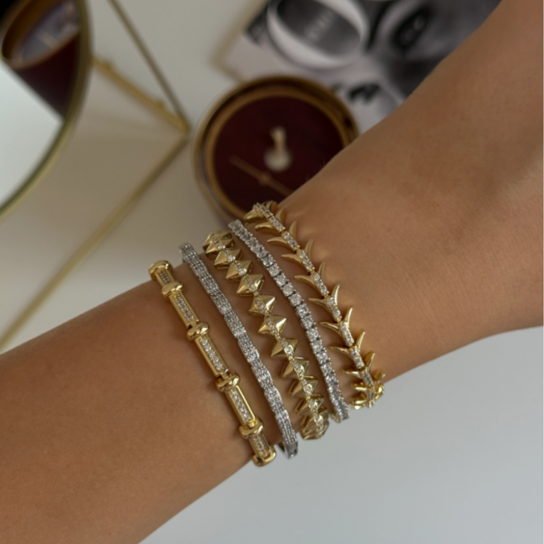 Gold Rengi Zirkon Taş Detaylı Çivi Model Kadın Bileklik