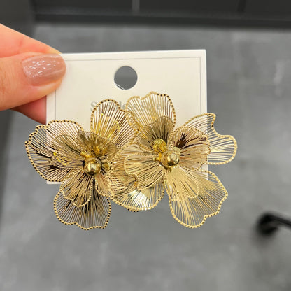 Gold Çiçek Küpe