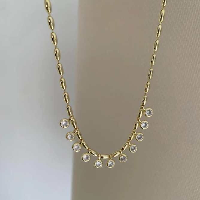 Zarif Işıltı Taş Kolye