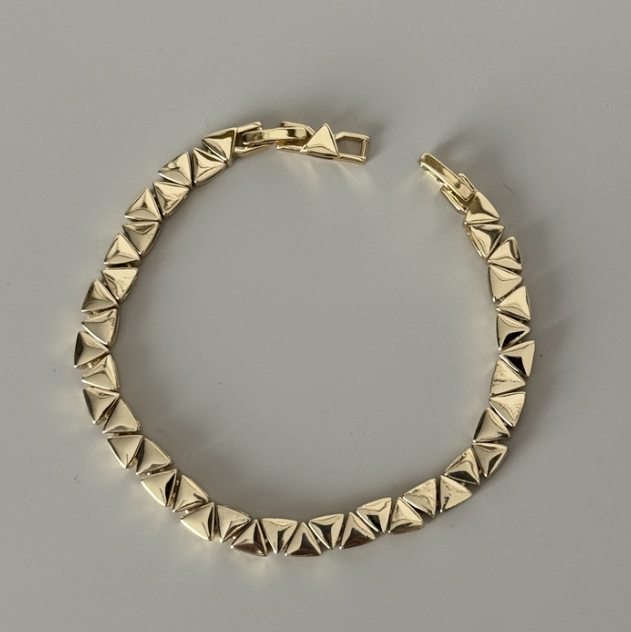 Özel Seri Taşsız Üçgen Bileklik