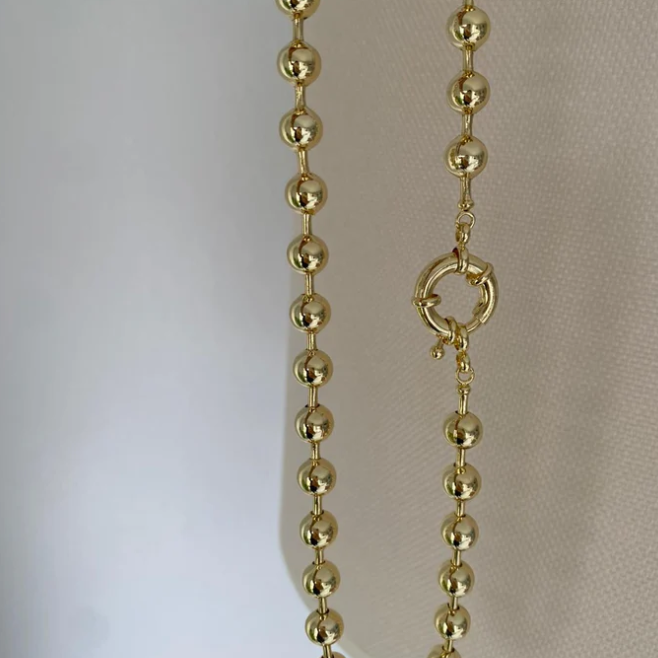 Gold Gemici Düğümü Detaylı Boncuk Kolye