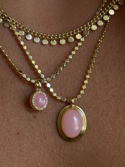 Gold Sıralı Yuvarlak Zincirli Minik Pembe Mineli Etrafı Taşlı  Kolye