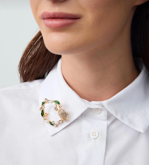 Yeşil Çiçek Figürlü Inci ve Taş Detaylı Broş