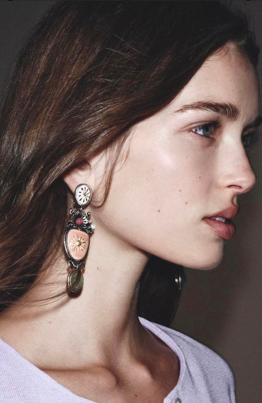 Marka Taşlı Çiçek Vintage Küpe