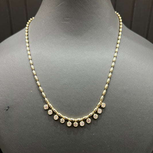 Zarif Işıltı Taş Kolye