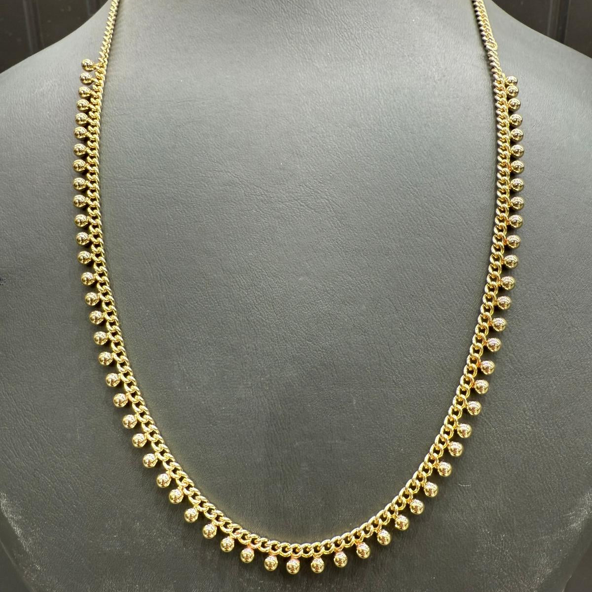 Özel Seri Sıra Topçuk Detaylı Kolye