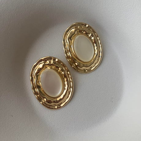 Sedefli Gold Detaylı Oval Küpe